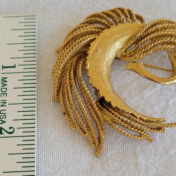 Vintage BSK Gold Tone Brooch - Unique Design - Picture 11 of 12